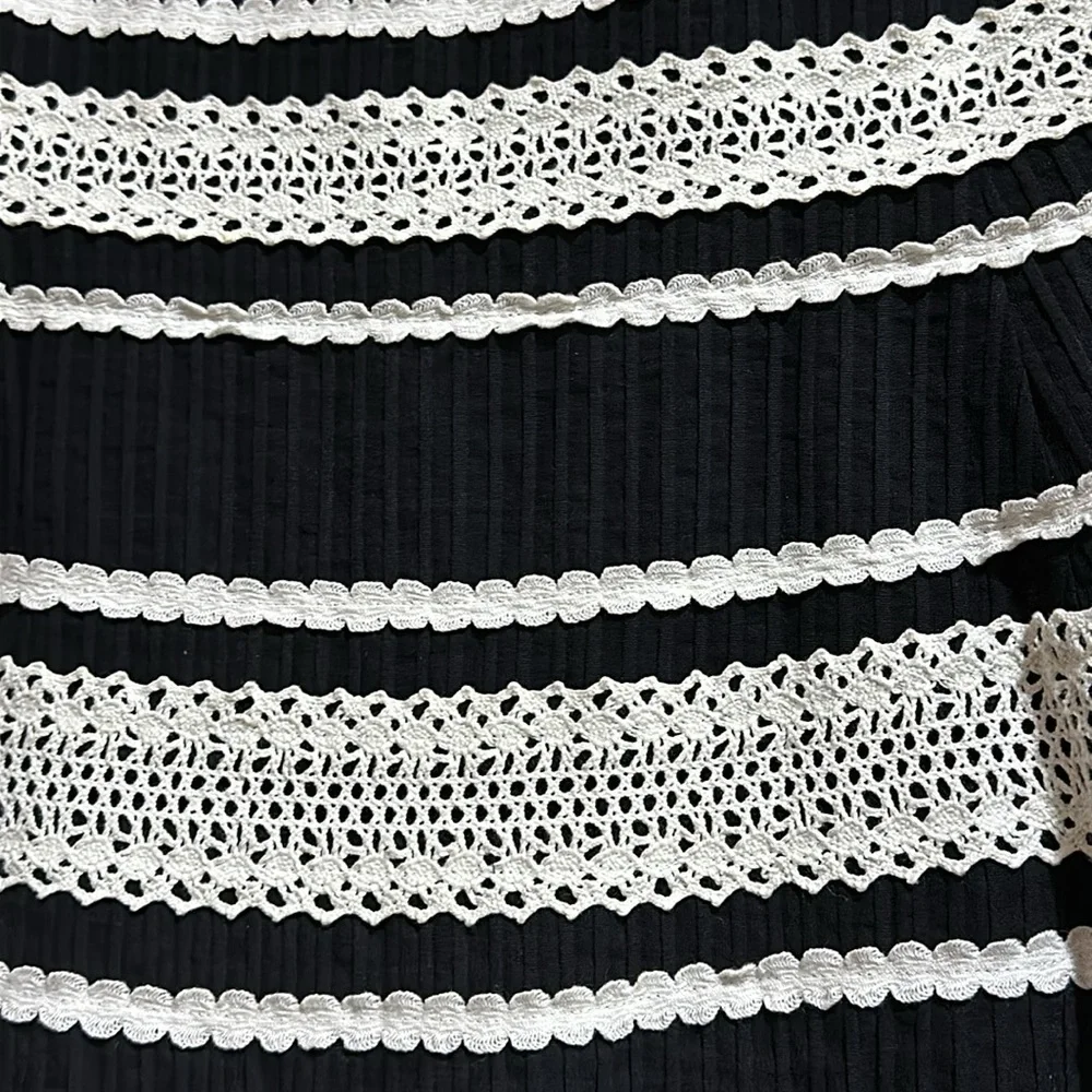 Talbots Black and White Lace Skirt Size 2 Petite - EUC